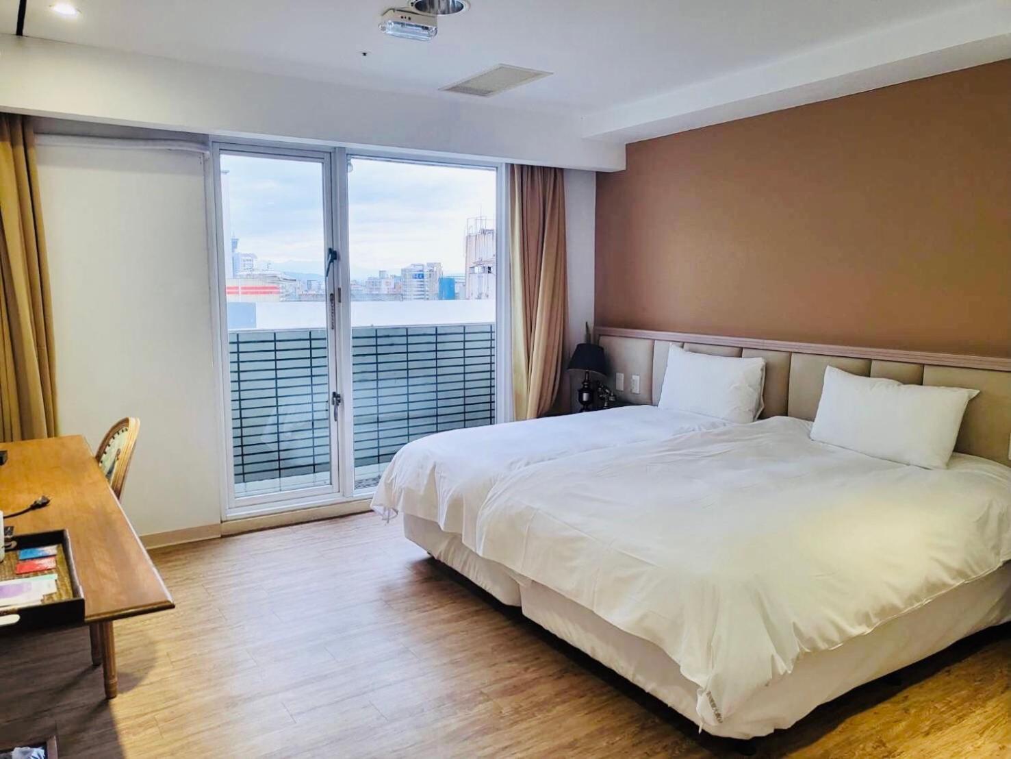 Taichung Enrichlife Hotel ภายนอก รูปภาพ